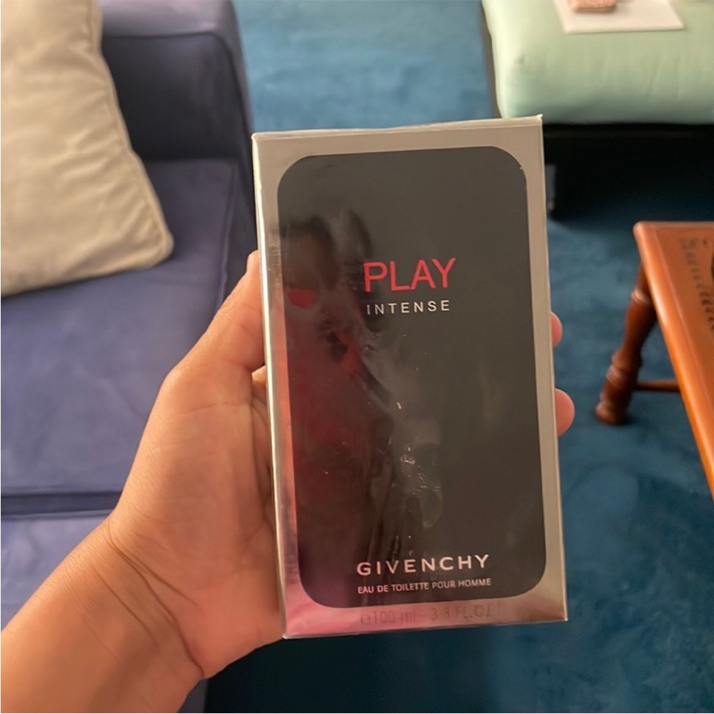 PLAY - GIVENCHY